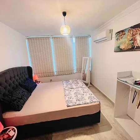 Fabulous Location Close To Old Town דירה