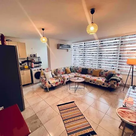 Fabulous Location Close To Old Town דירה