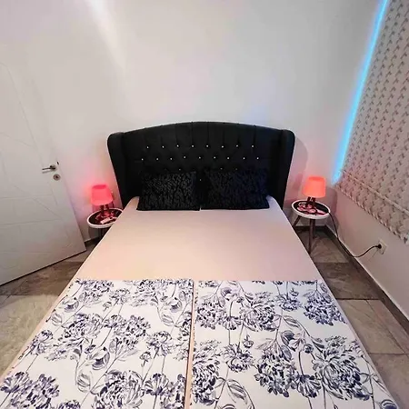 Fabulous Location Close To Old Town דירה