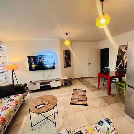 Fabulous Location Close To Old Town דירה